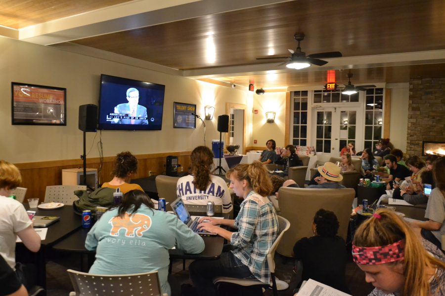 Chatham+Students+Gather+to+Watch+Final+Presidential+Debate