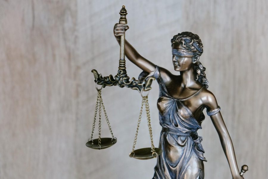Lady+Justice+holding+a+set+of+scales.+Photo+credit%3A+Unsplash