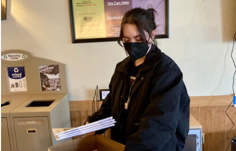 Alice Crow ‘23 distributes print issues of the Communiqué on April 1, 2021. Photo credit: Dorothy Crow