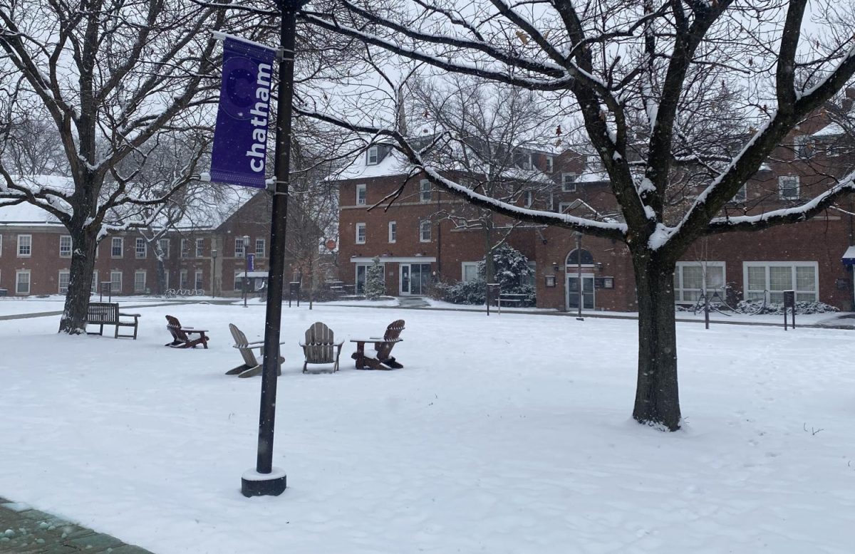 As+winter+progresses%2C+Chatham+University+students+watched+as+the+first+big+snow+of+the+season+covered+the+Shadyside+campus.