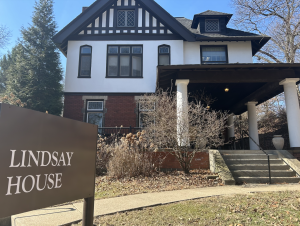 The Lindsay House of the Shadyside campus, home to the humanities department and the Women's Institute.